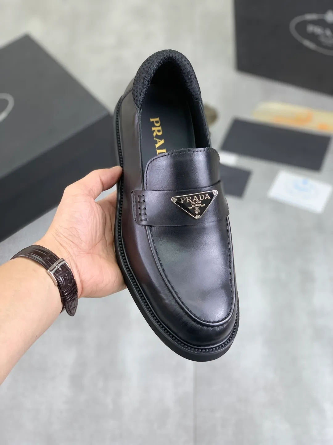 Men's shoes 💰P480 new style 💰 💎💎💎 water-dyed cow lining original order quality PRADA —🆘.Prada original purchase agent, high-end business leather shoes, fabric: imported from Italy cowhide material ➕ water-dyed cow lining/cowhide lining ➕ special original outsole, fine workmanship, real thing ^_^ Photographed 🎬size: 39-44